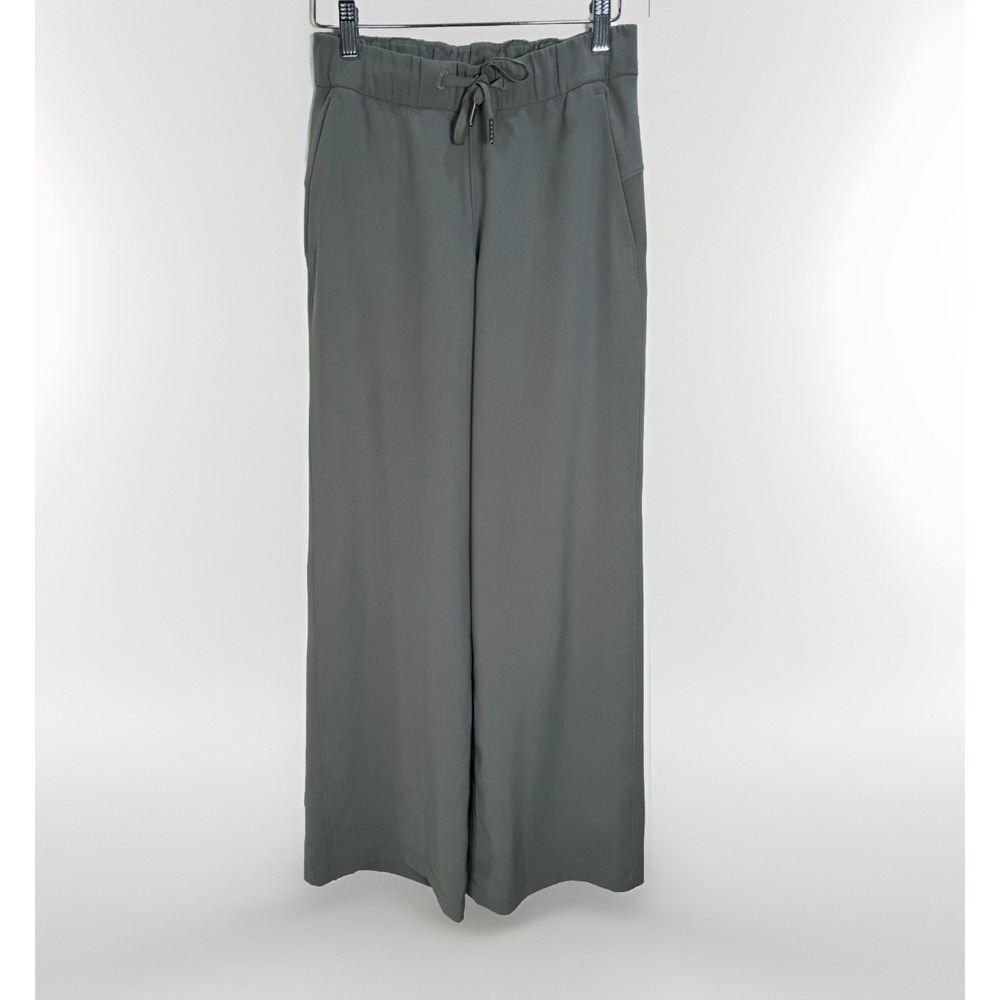 Lululemon Wide Leg Pant On the Fly Woven Grey Sage Womens Size 2 Travel Active